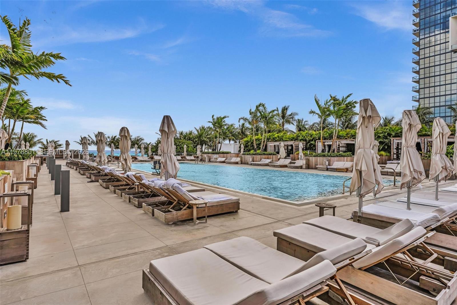 2301 Collins Ave Unit: 1041/42