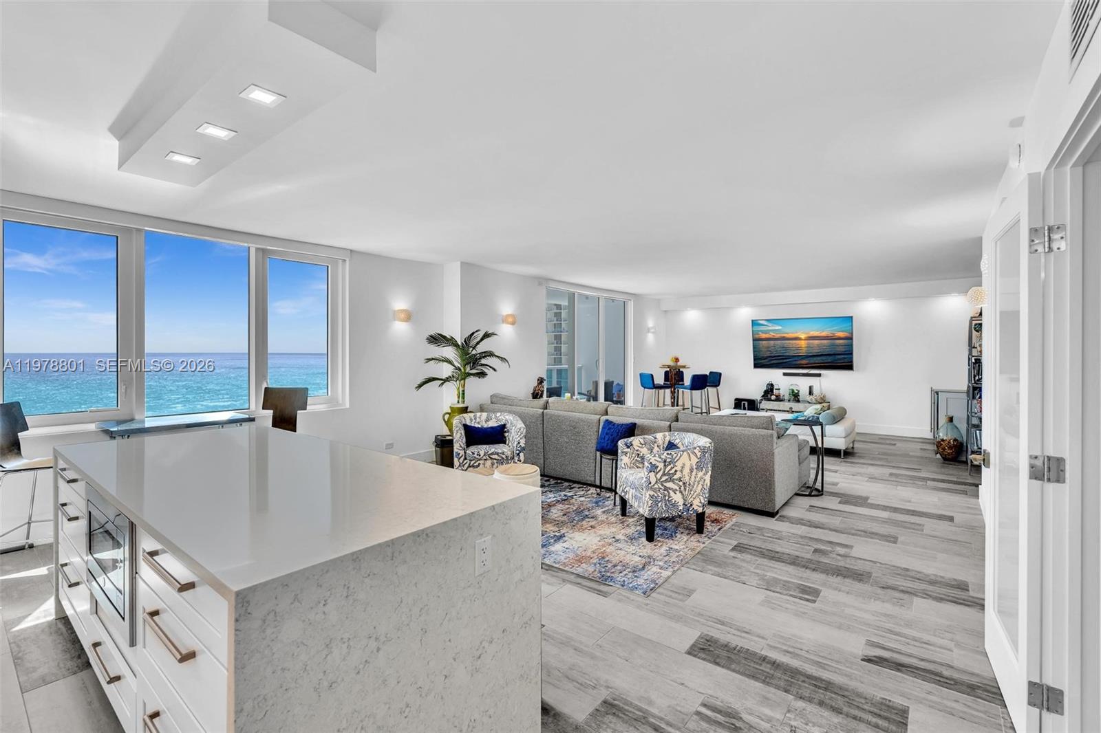 2301 Collins Ave Unit: 1041/42