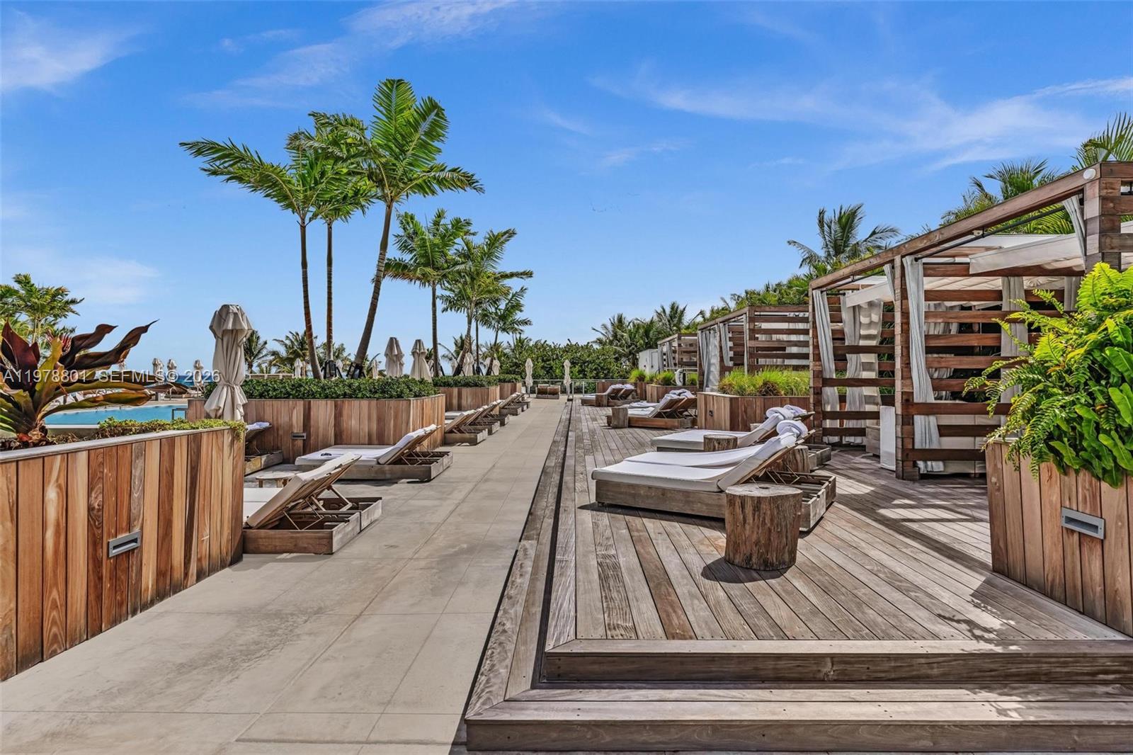 2301 Collins Ave Unit: 1041/42