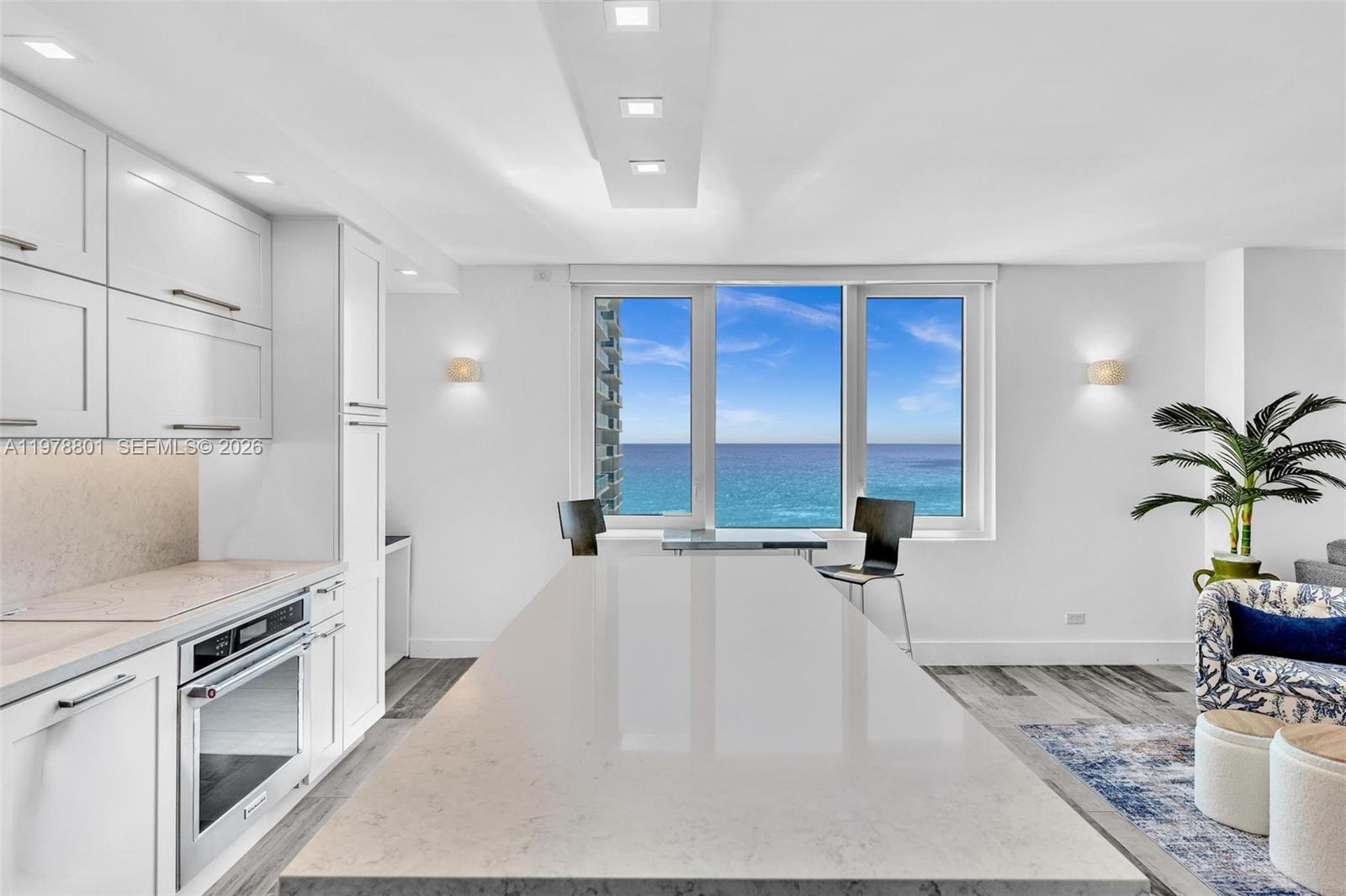 2301 Collins Ave Unit: 1041/42