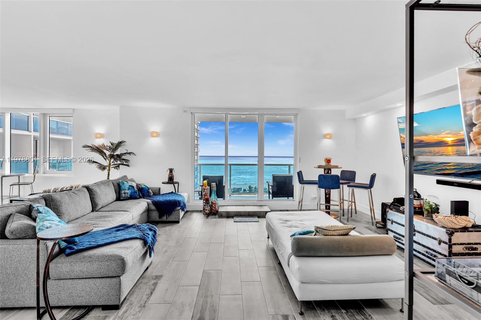 2301 Collins Ave Unit: 1041/42