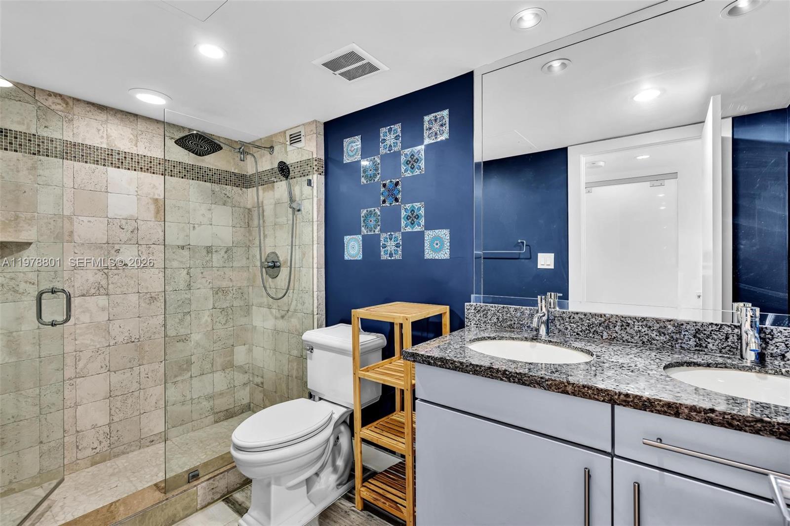 2301 Collins Ave Unit: 1041/42
