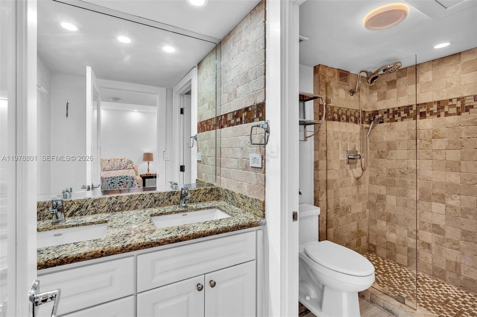 2301 Collins Ave Unit: 1041/42