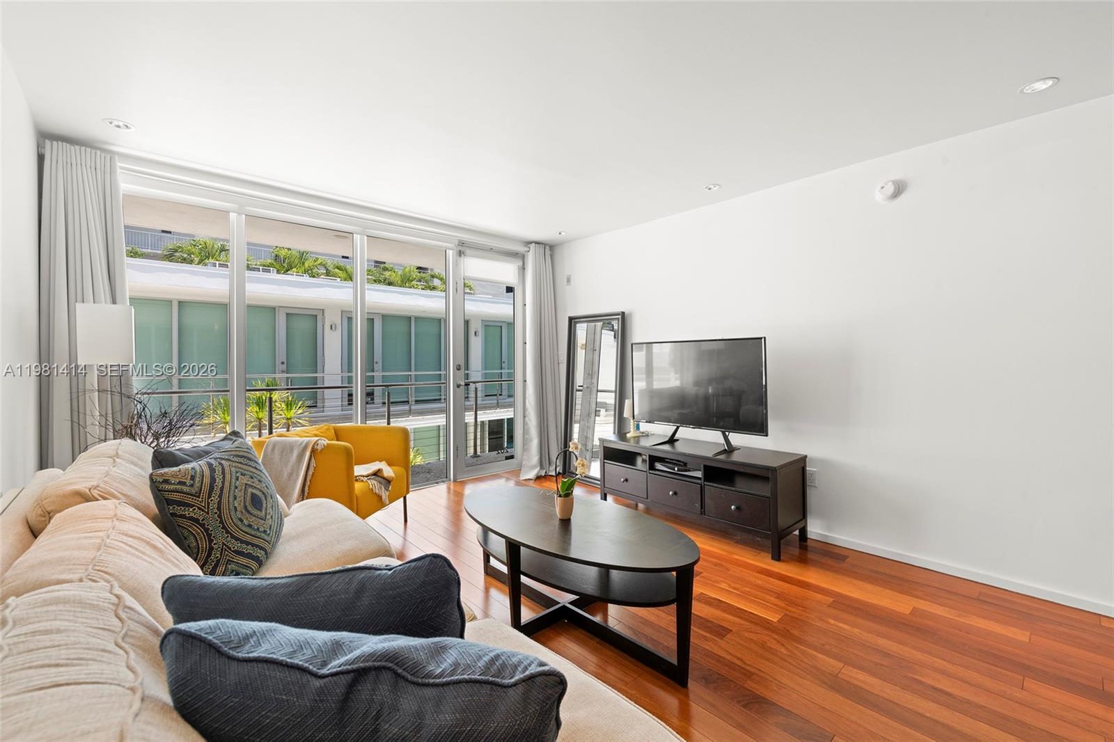 1601 West Ave # 202