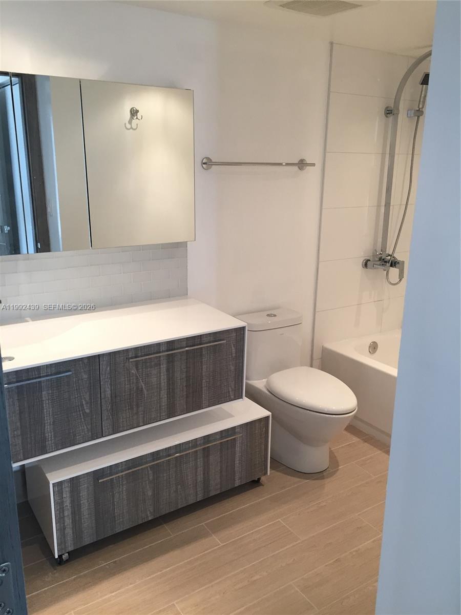1688 West Ave # 1008