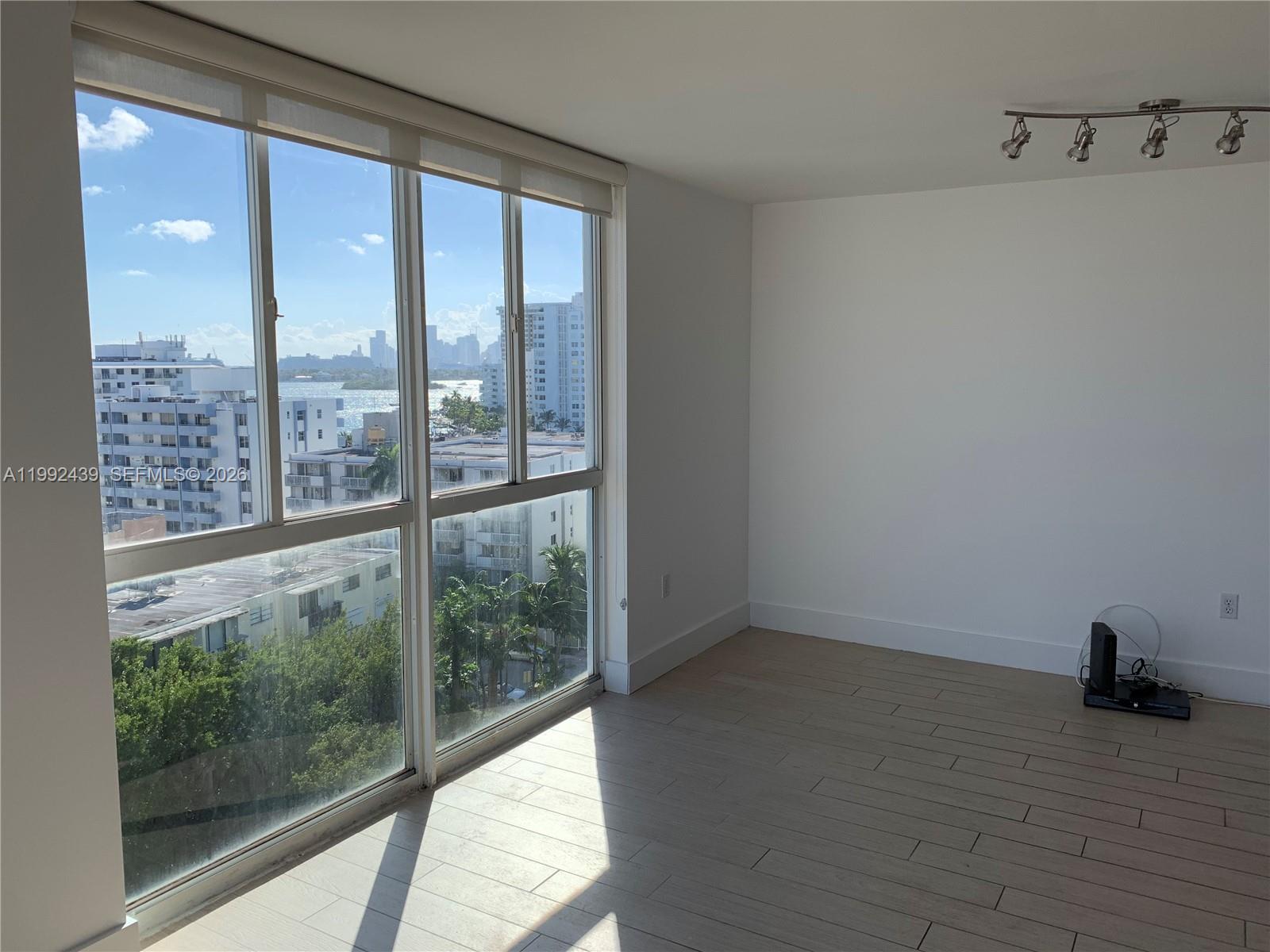 1688 West Ave # 1008