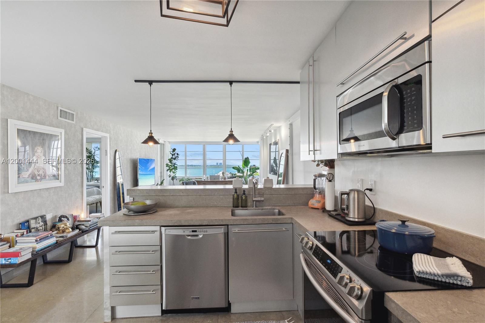 1670 lincoln Ct Unit: PH-E