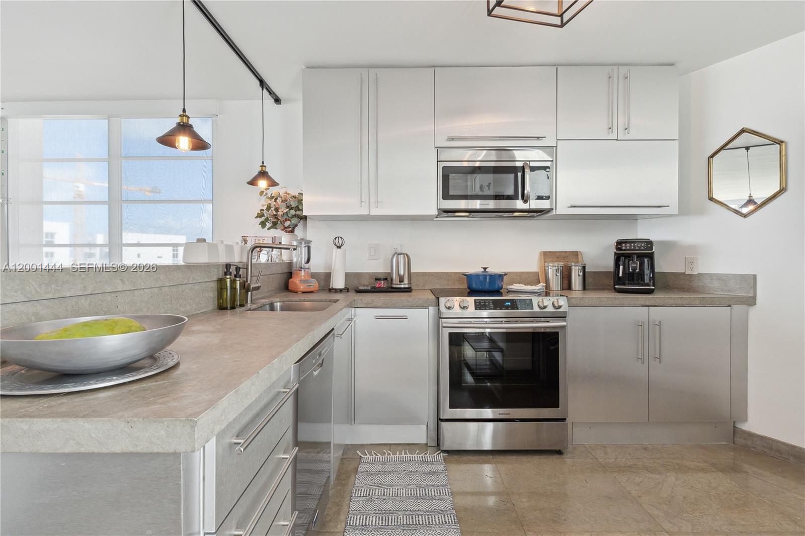 1670 lincoln Ct Unit: PH-E