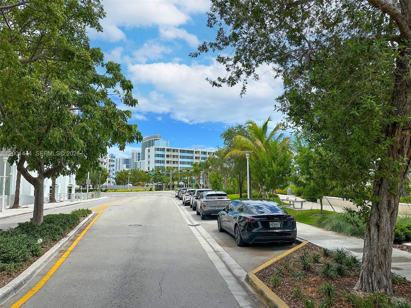 1670 lincoln Ct Unit: PH-E