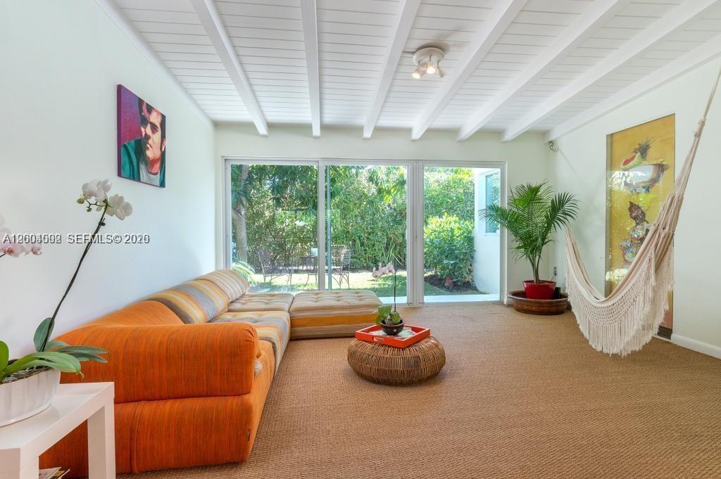 1123 Bay Dr