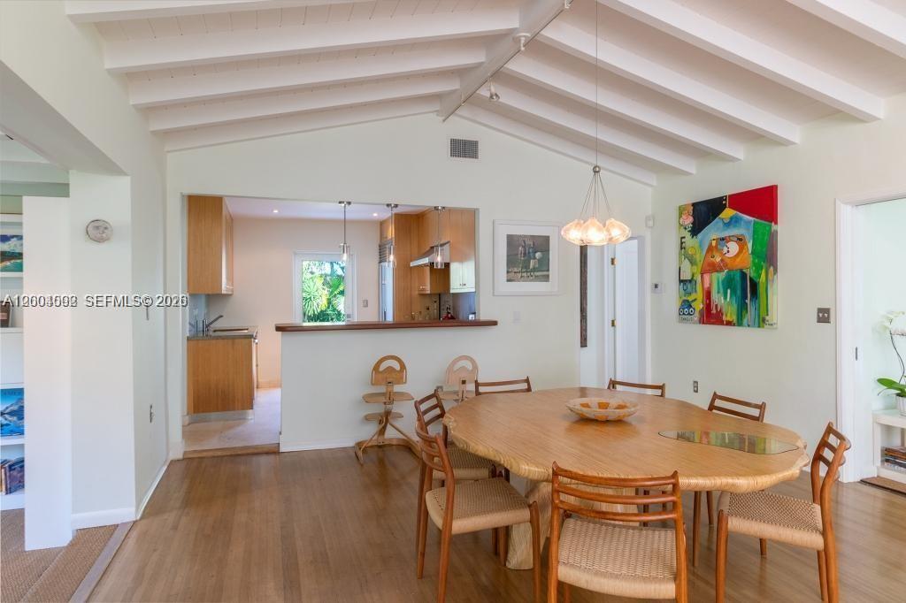 1123 Bay Dr