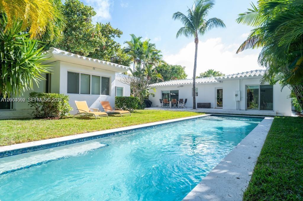 1123 Bay Dr