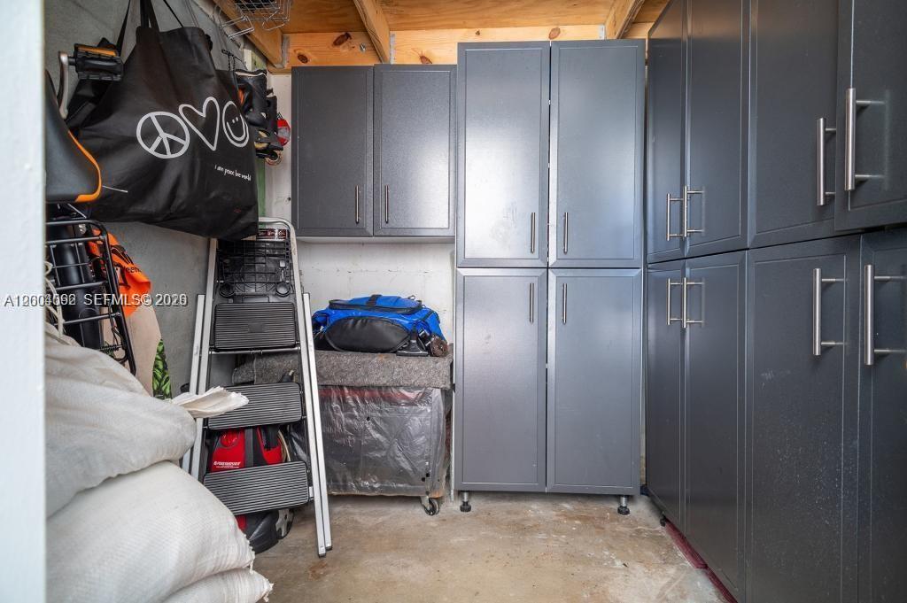 1123 Bay Dr