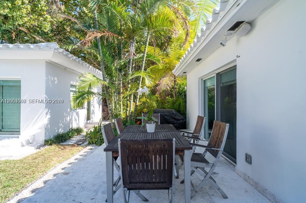 1123 Bay Dr