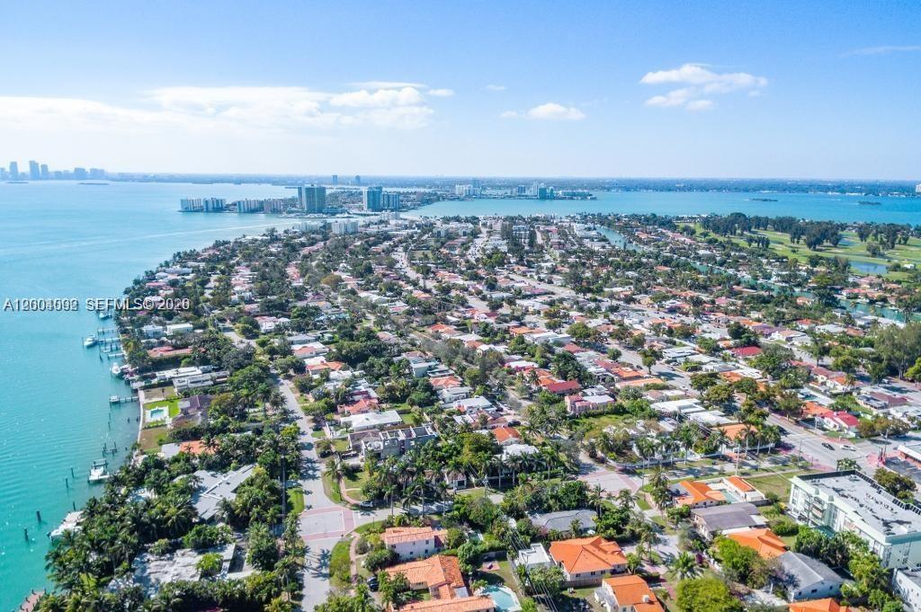 1123 Bay Dr