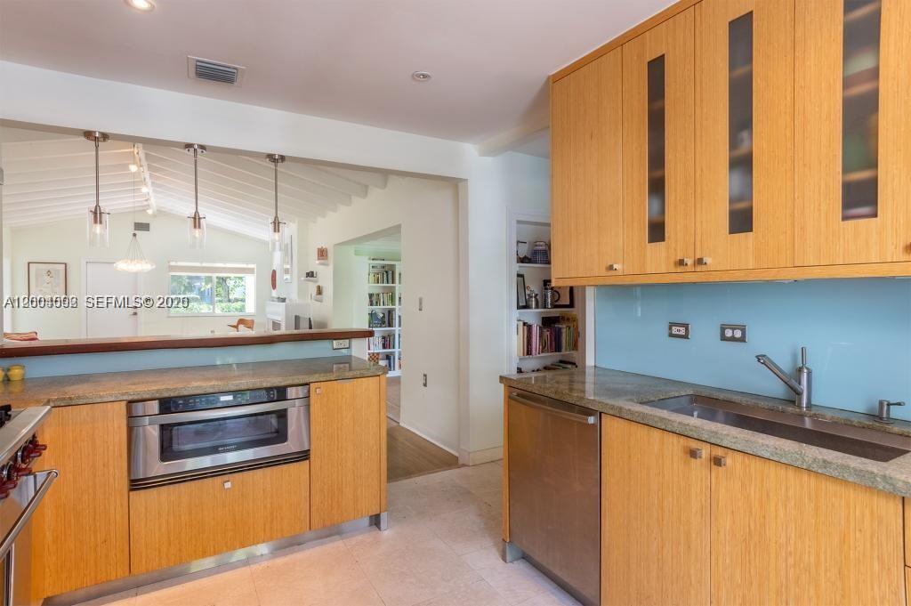 1123 Bay Dr