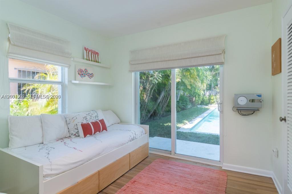 1123 Bay Dr