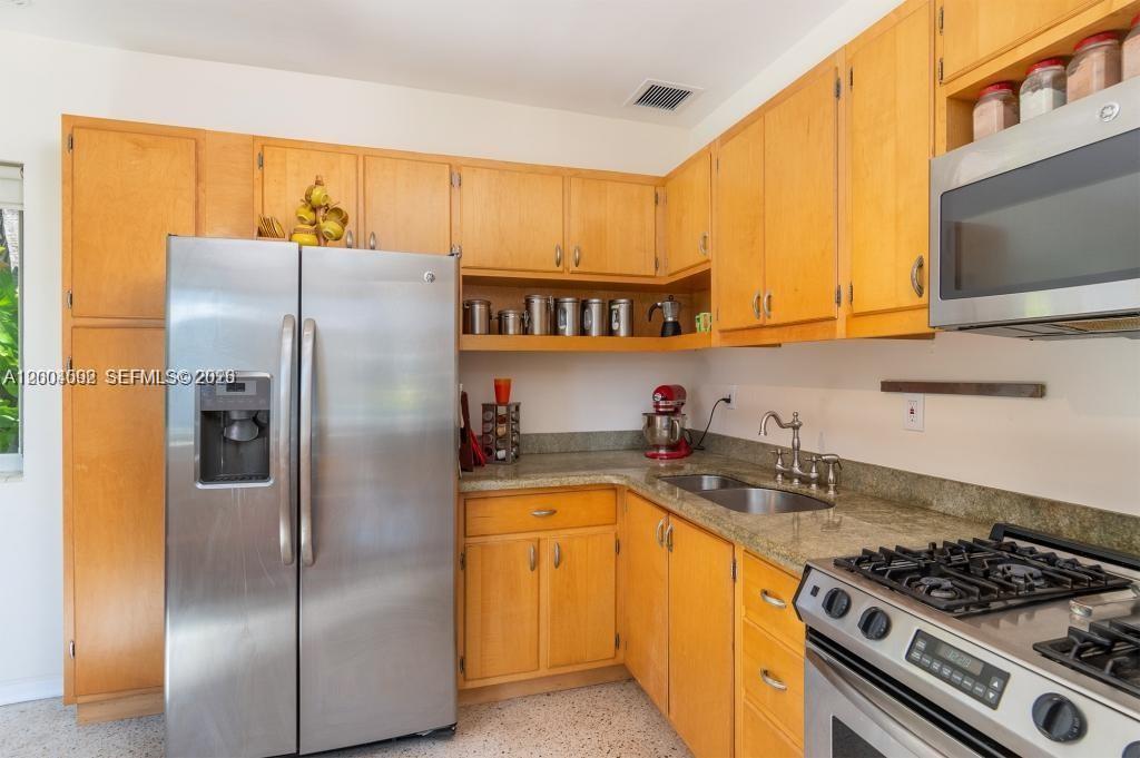 1123 Bay Dr