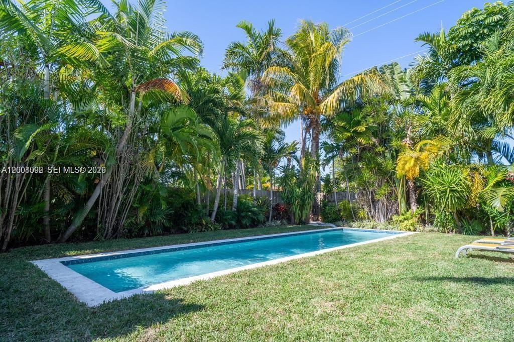 1123 Bay Dr
