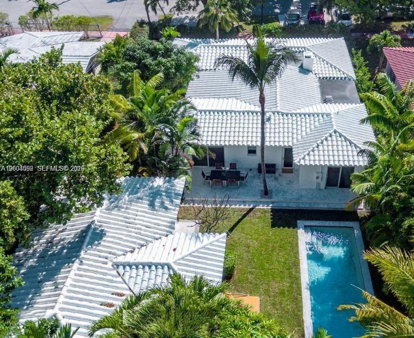 1123 Bay Dr