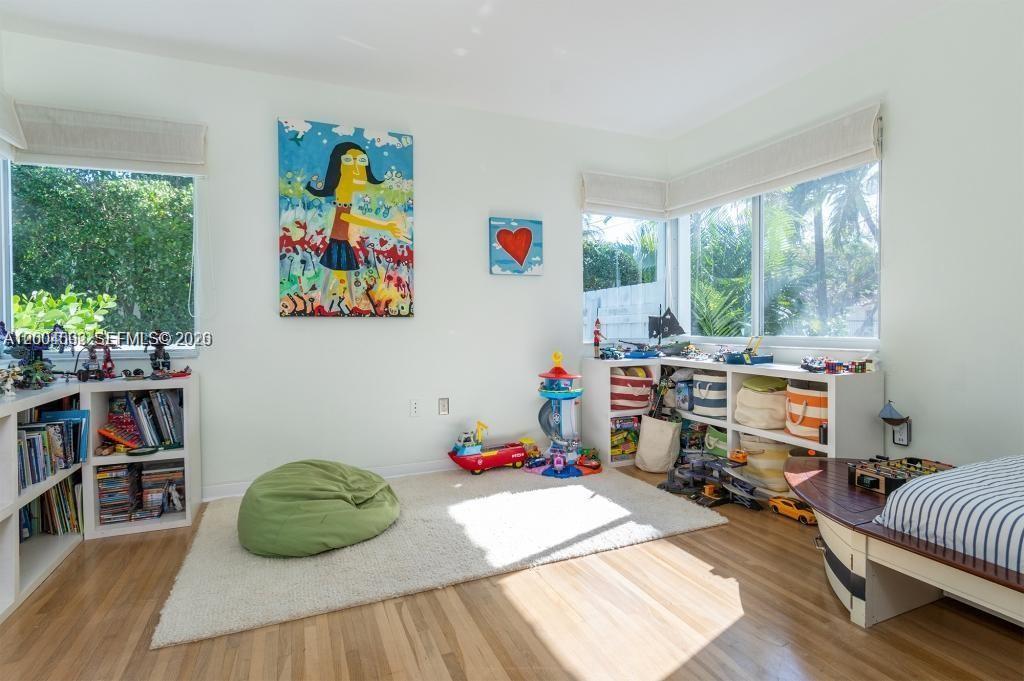1123 Bay Dr