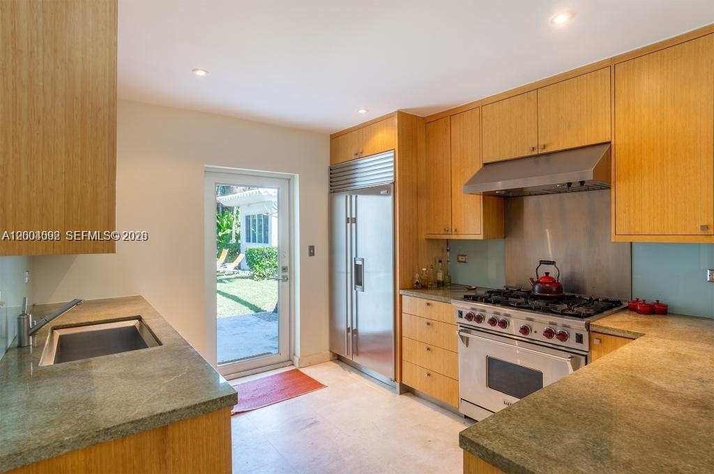 1123 Bay Dr