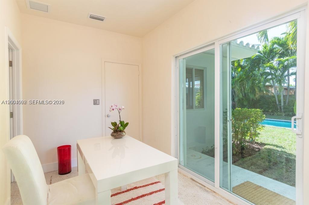 1123 Bay Dr