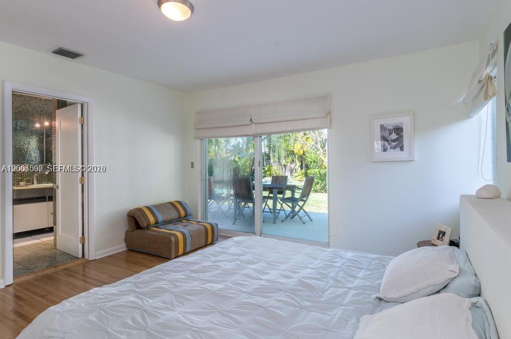 1123 Bay Dr