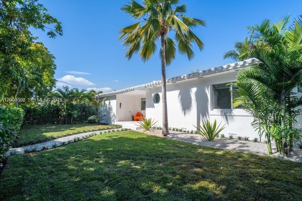 1123 Bay Dr