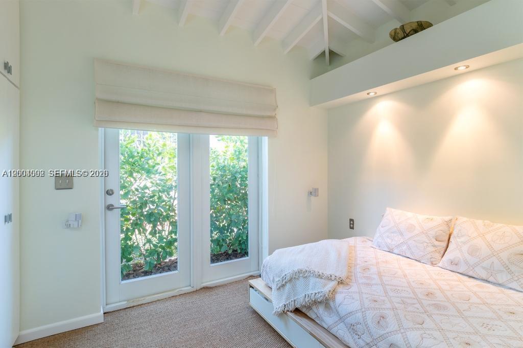 1123 Bay Dr
