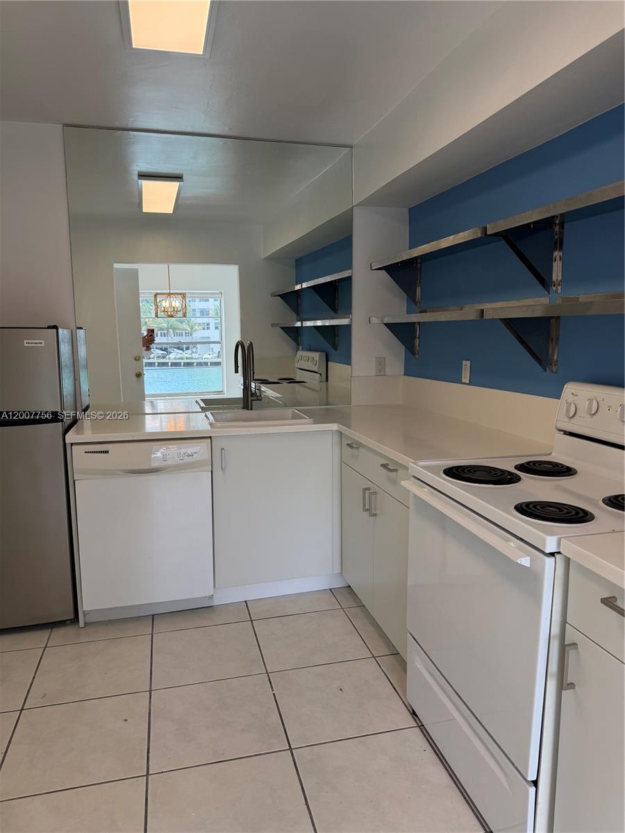 1441 Lincoln Rd # 306