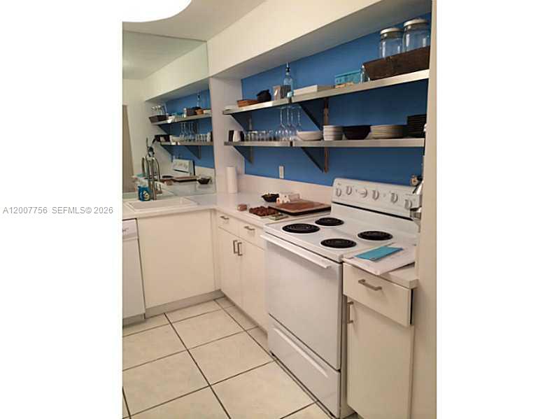 1441 Lincoln Rd # 306