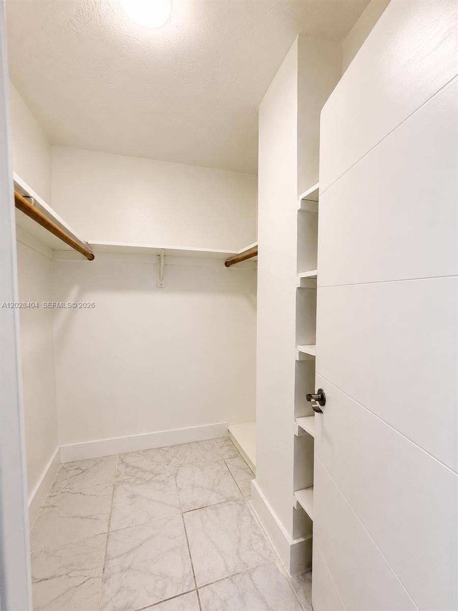1400 Lincoln Rd # 301