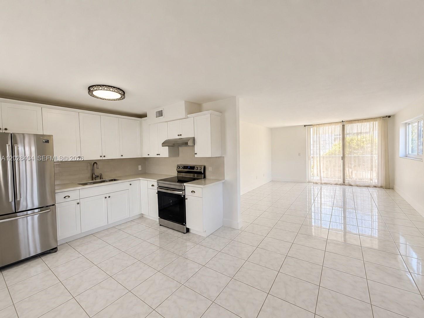 1400 Lincoln Rd # 301