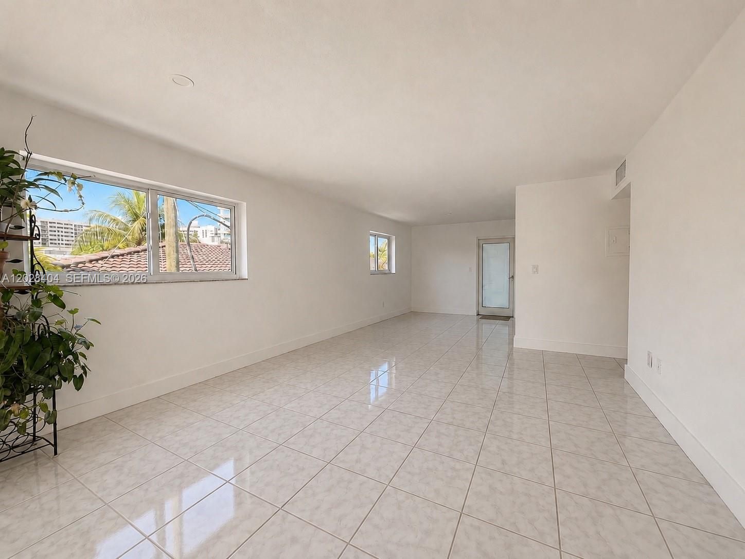1400 Lincoln Rd # 301
