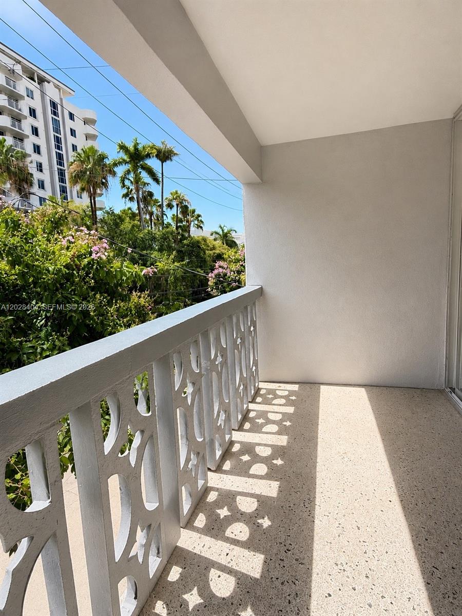 1400 Lincoln Rd # 301