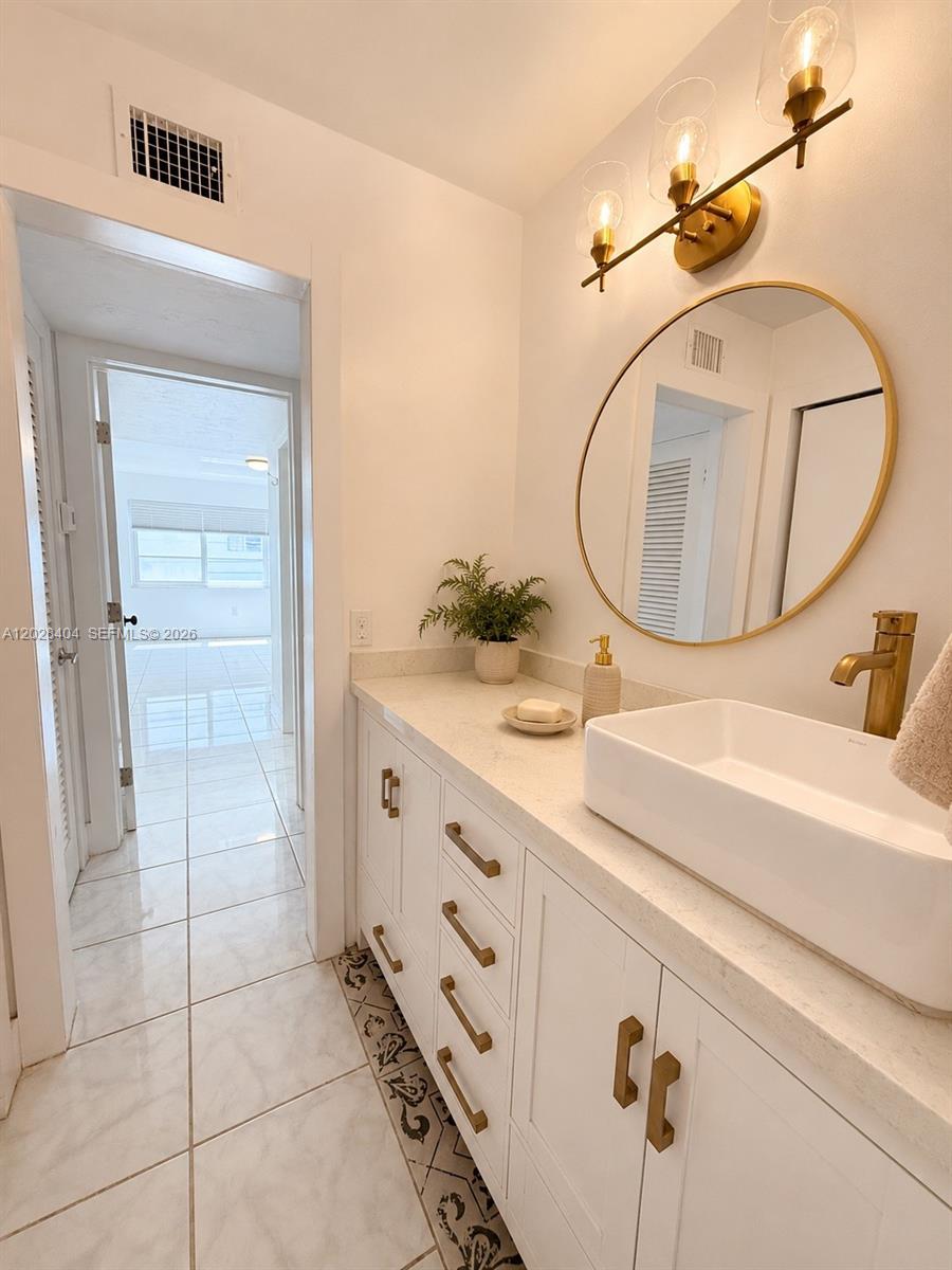 1400 Lincoln Rd # 301