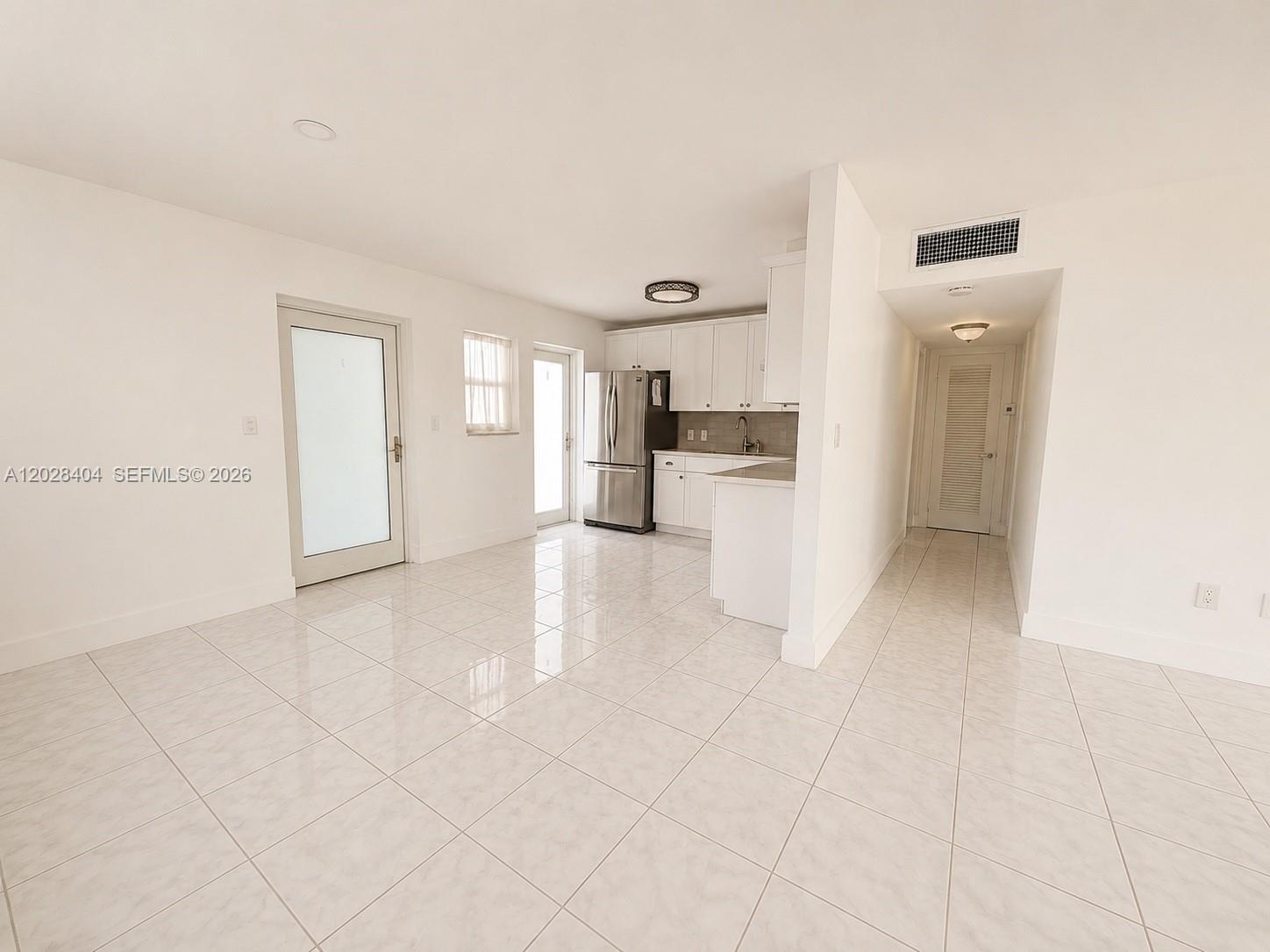 1400 Lincoln Rd # 301