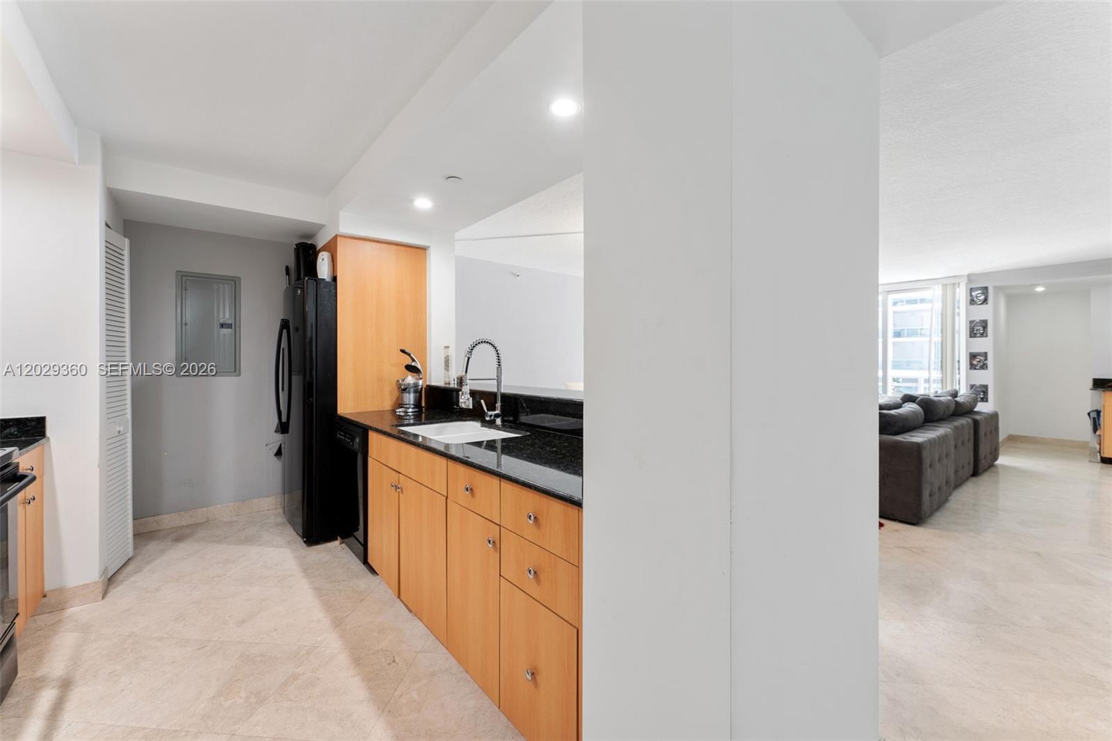 6917 Collins Ave # 607