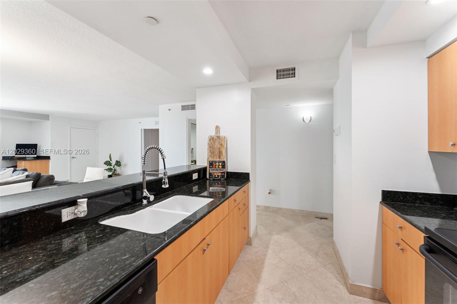 6917 Collins Ave # 607