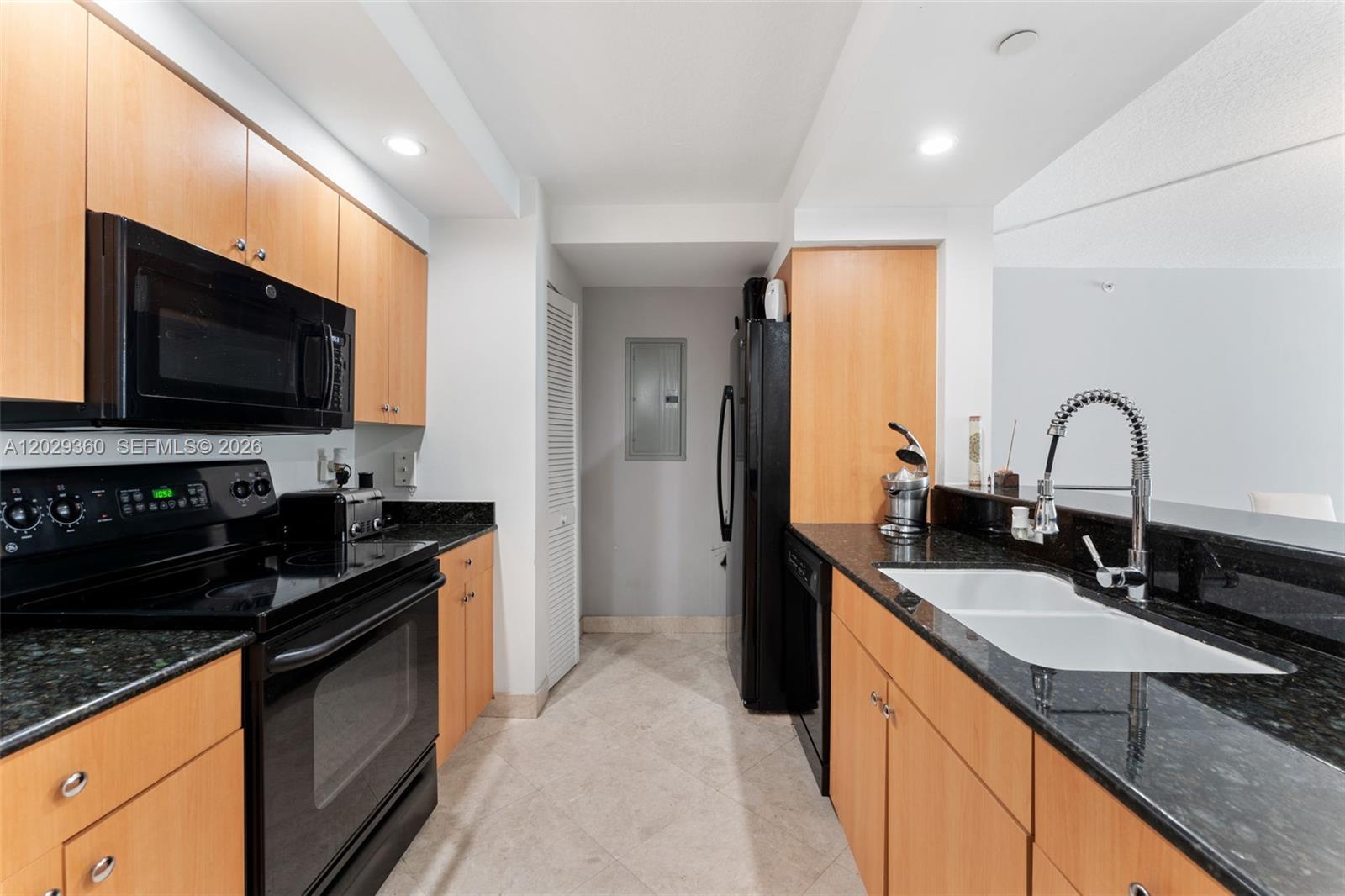 6917 Collins Ave # 607