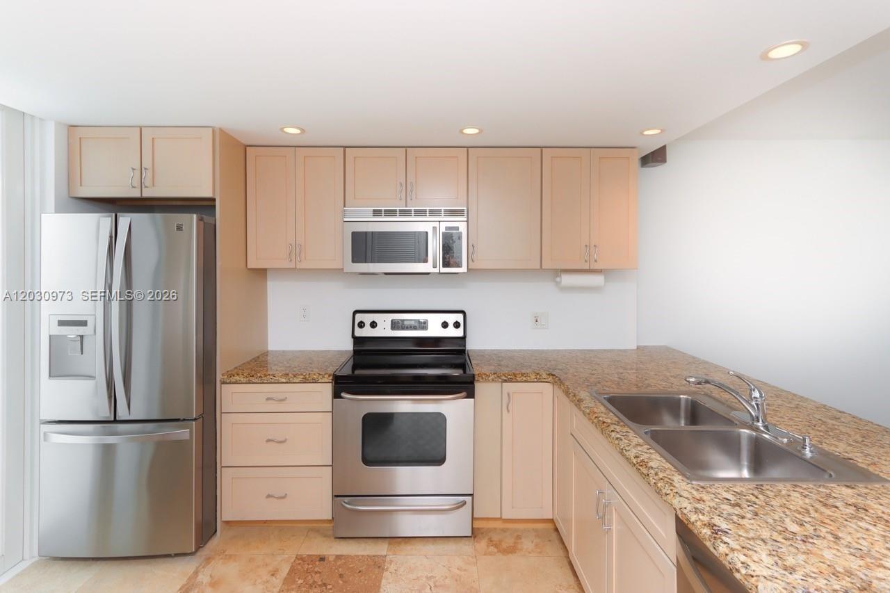 1670 Lincoln Ct # 7D