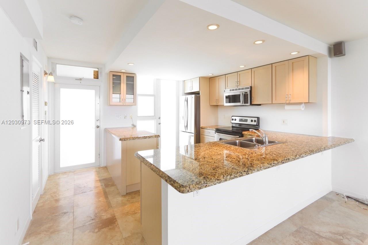 1670 Lincoln Ct # 7D