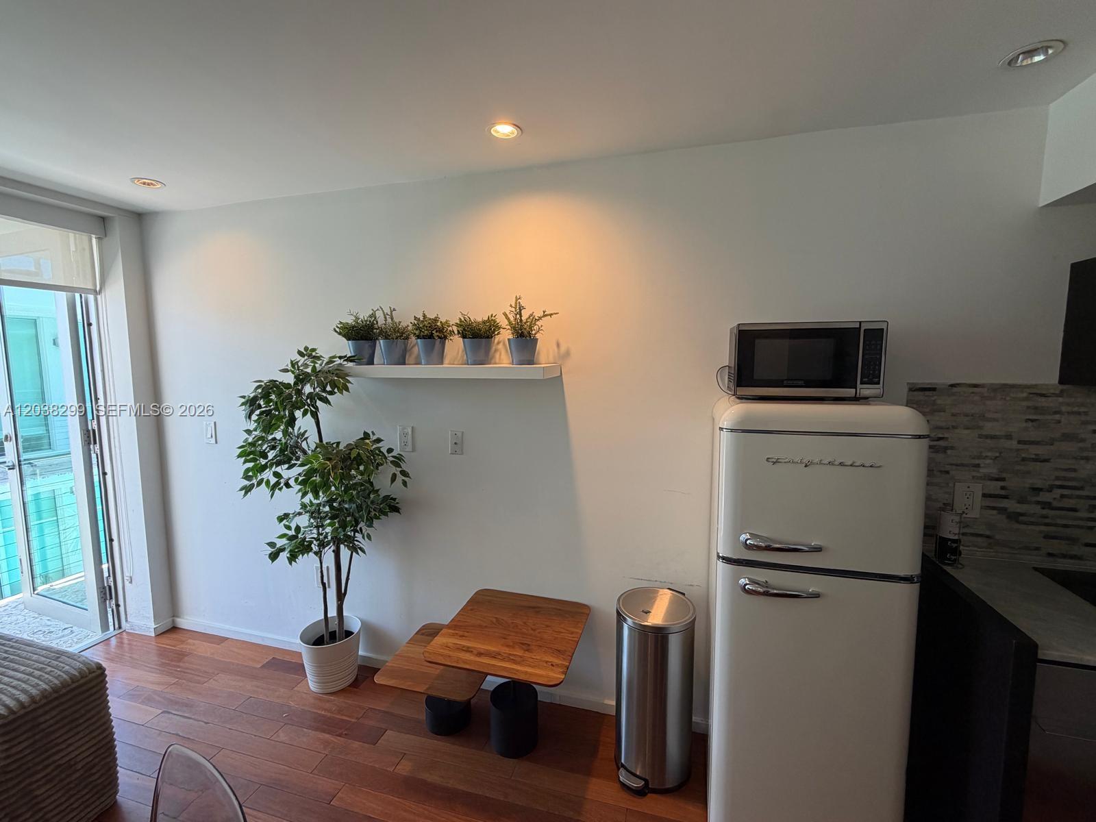 1601 West Ave # 212