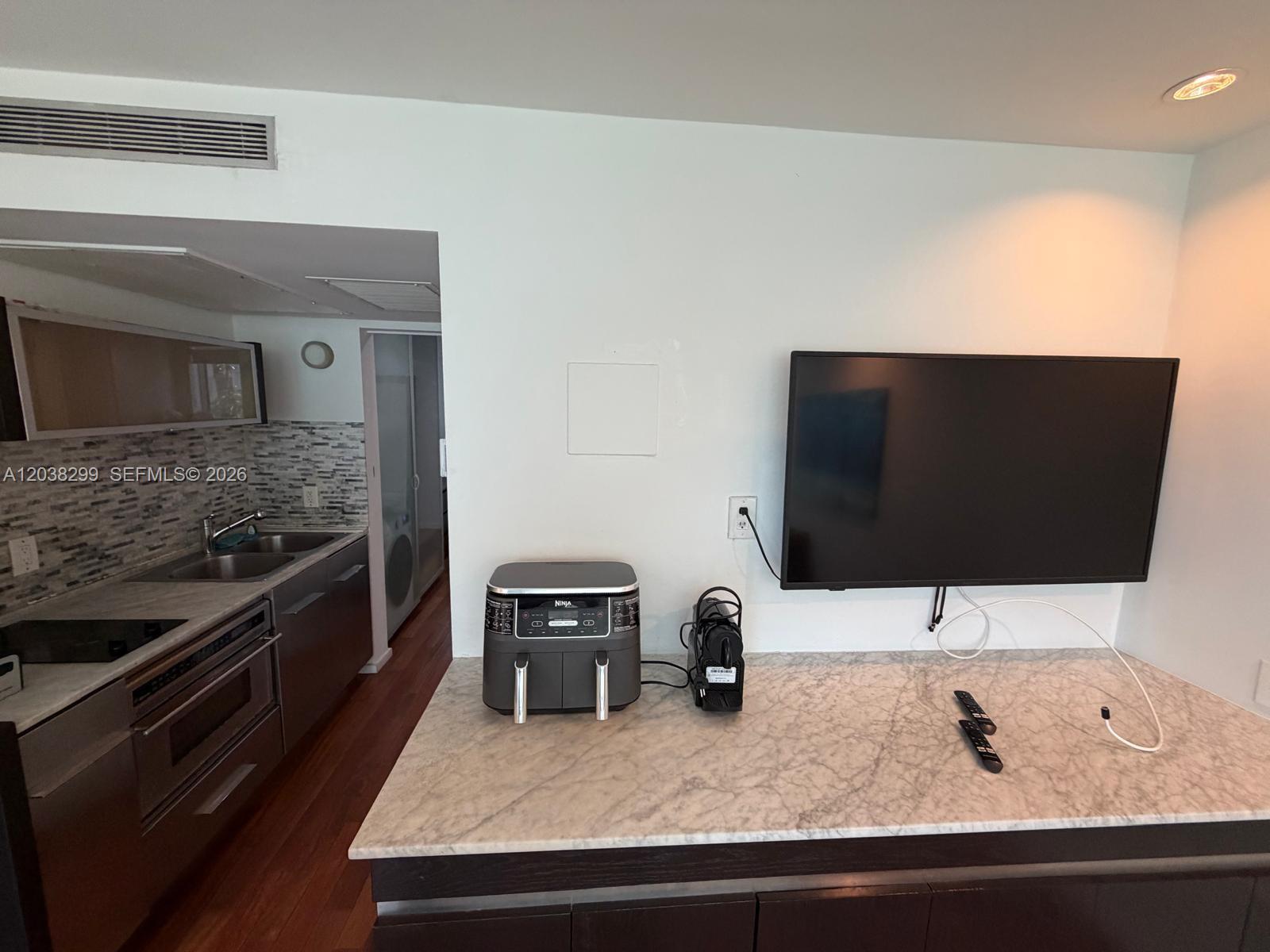 1601 West Ave # 212