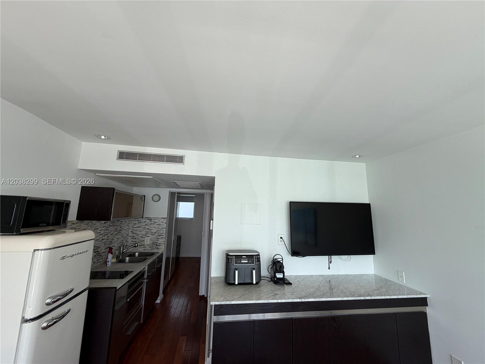 1601 West Ave # 212