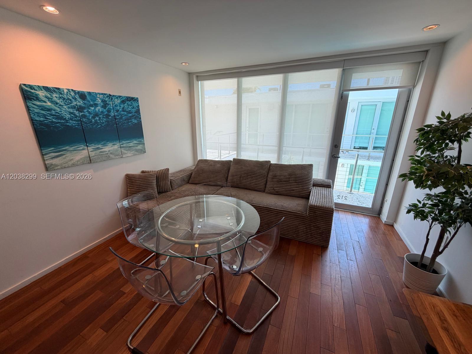 1601 West Ave # 212
