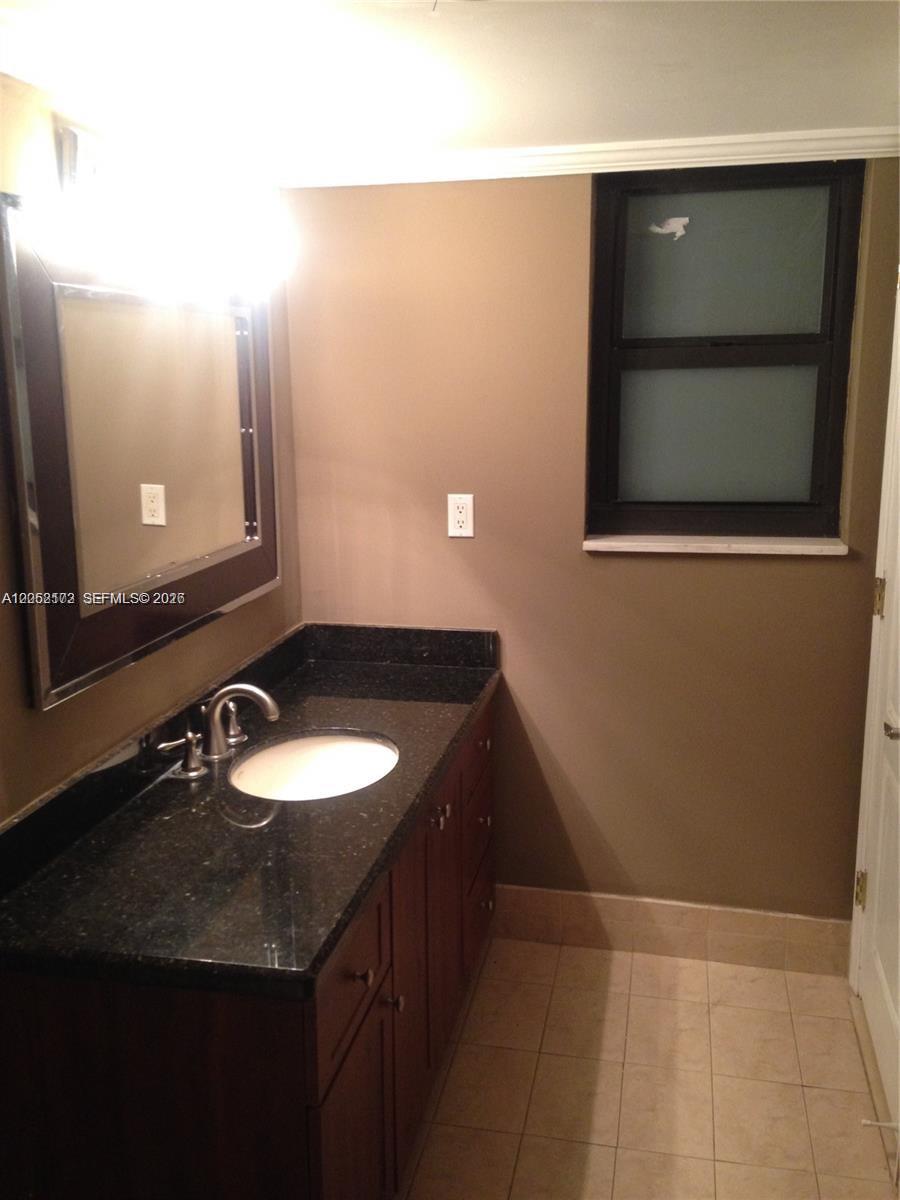 1800 Collins Ave # 17A