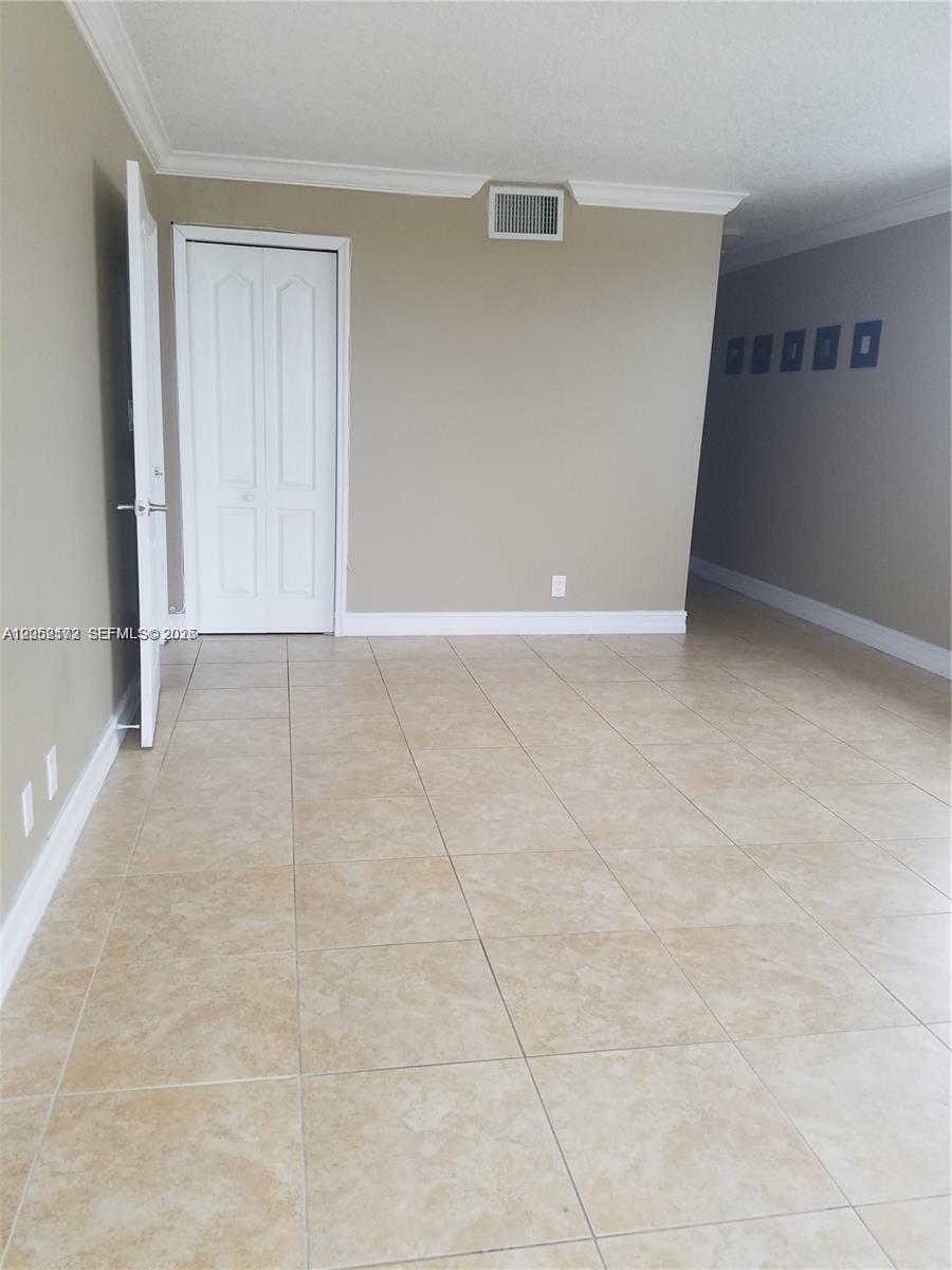 1800 Collins Ave # 17A