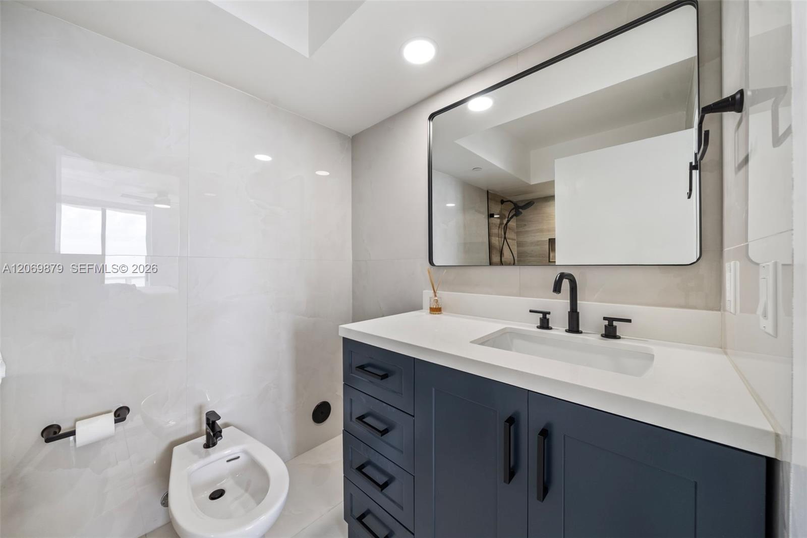 5900 Collins Ave # 1204